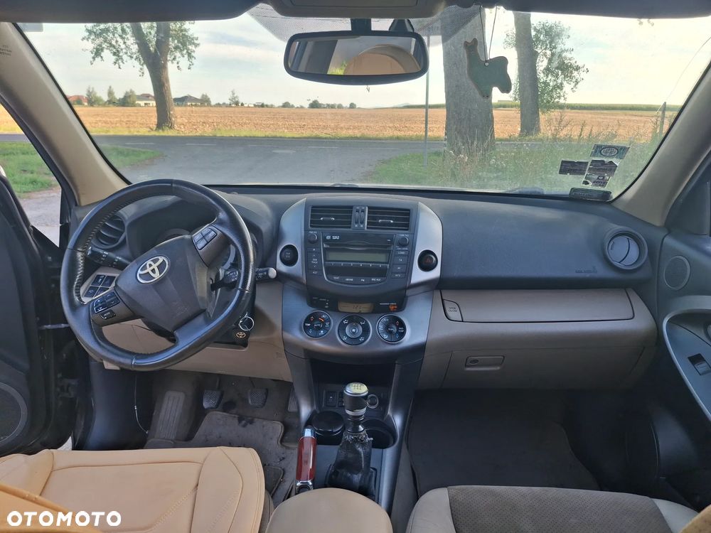 Toyota RAV4 2.2 D-4D Premium - 8