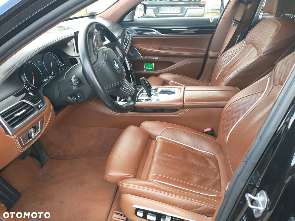 BMW Seria 7 750Li xDrive - 34