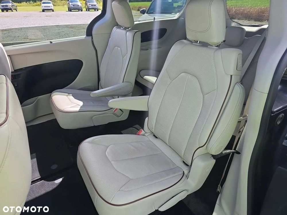 Chrysler Pacifica - 11
