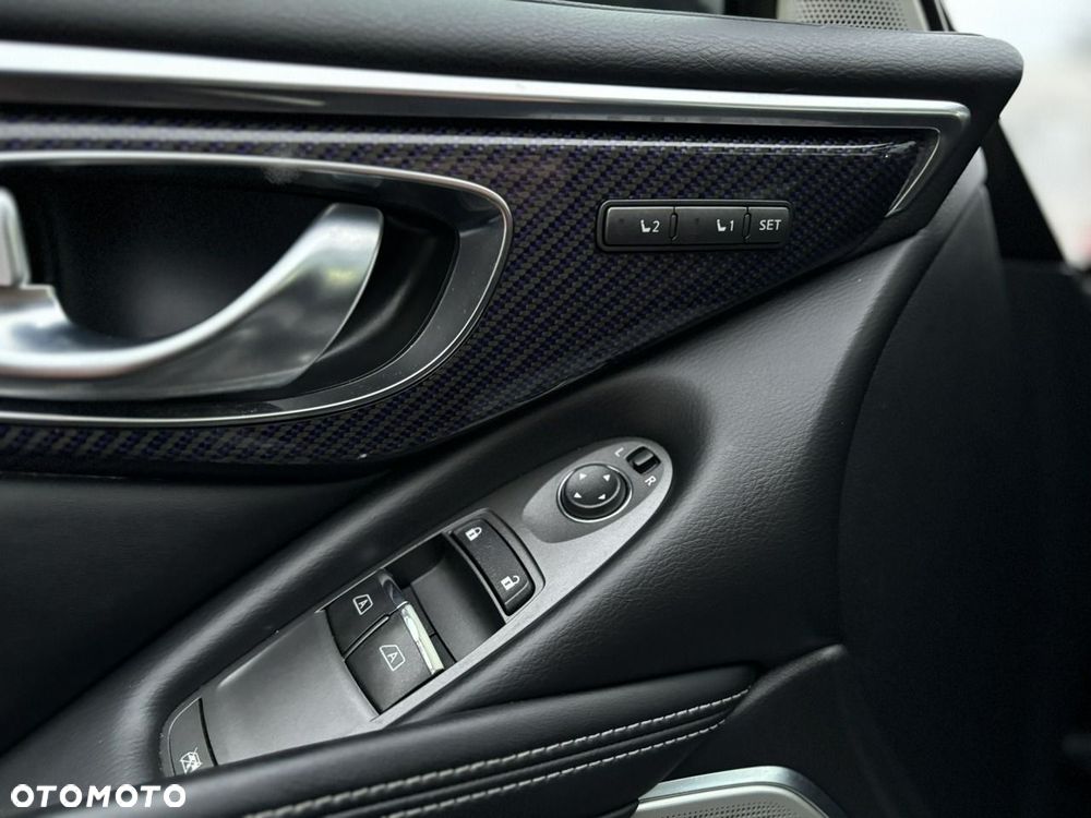 Infiniti Q60 - 15