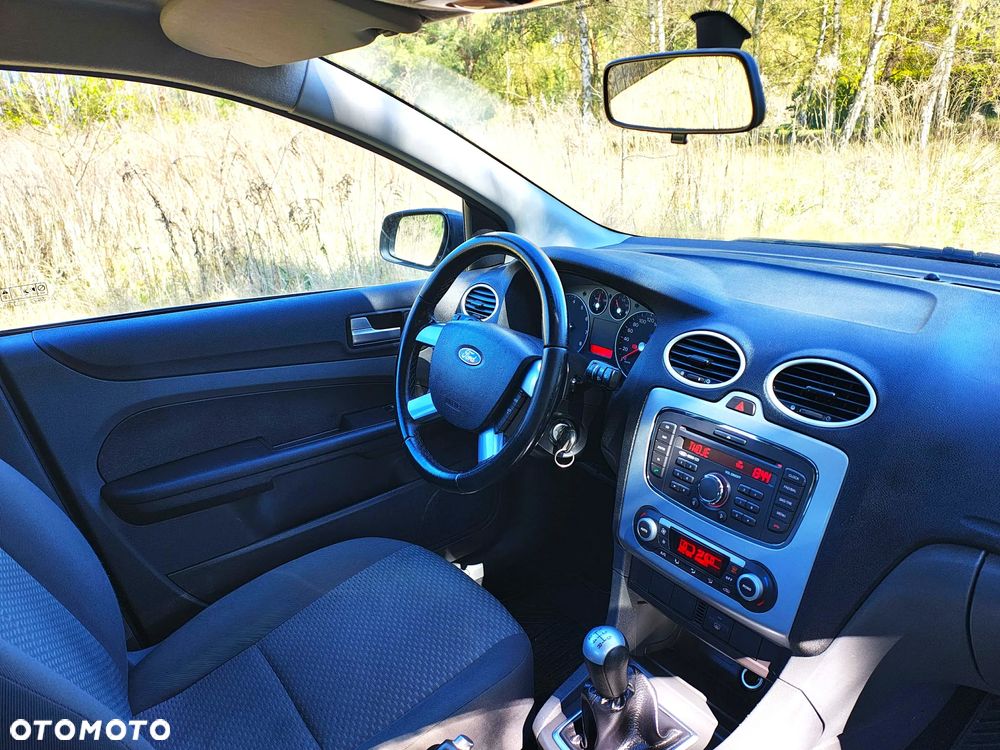 Ford Focus 1.6 16V Ghia - 31