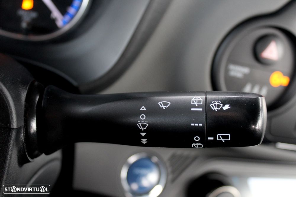 Toyota Yaris 1.5 HSD Comfort +P.Style+Navi - 19