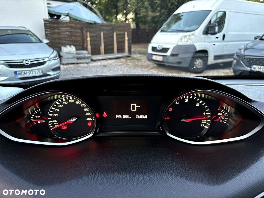 Peugeot 308 1.5 BlueHDi Allure S&S - 32