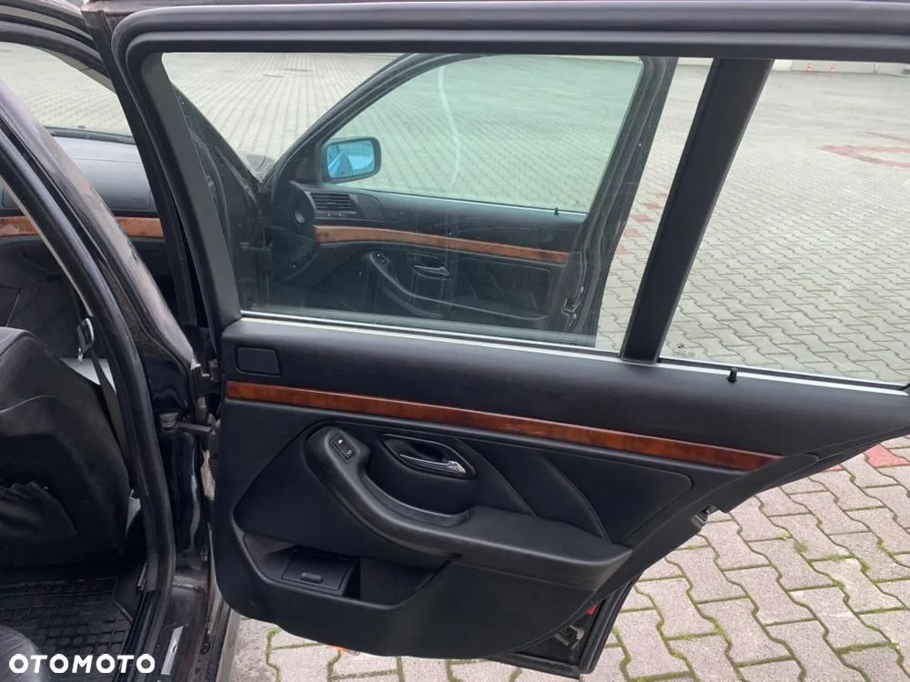 BMW Seria 5 520i - 4