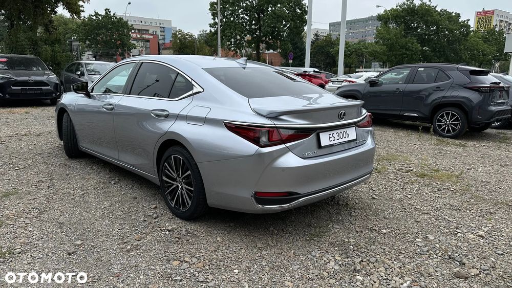 Lexus ES 300h Business Edition - 12
