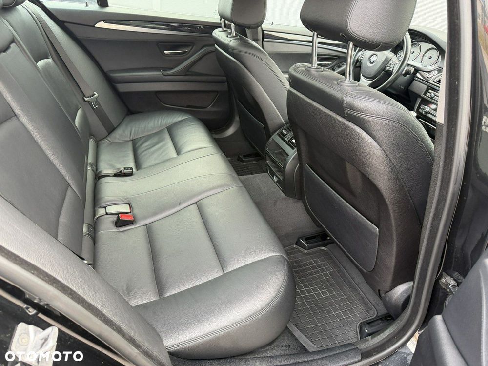 BMW Seria 5 525d Sport-Aut - 34