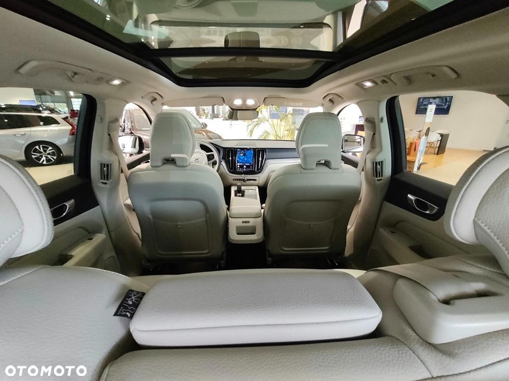 Volvo XC 60 B5 D AWD Plus Bright - 23