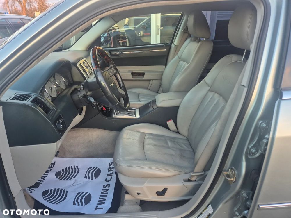 Chrysler 300C 5.7 V8 Hemi - 9
