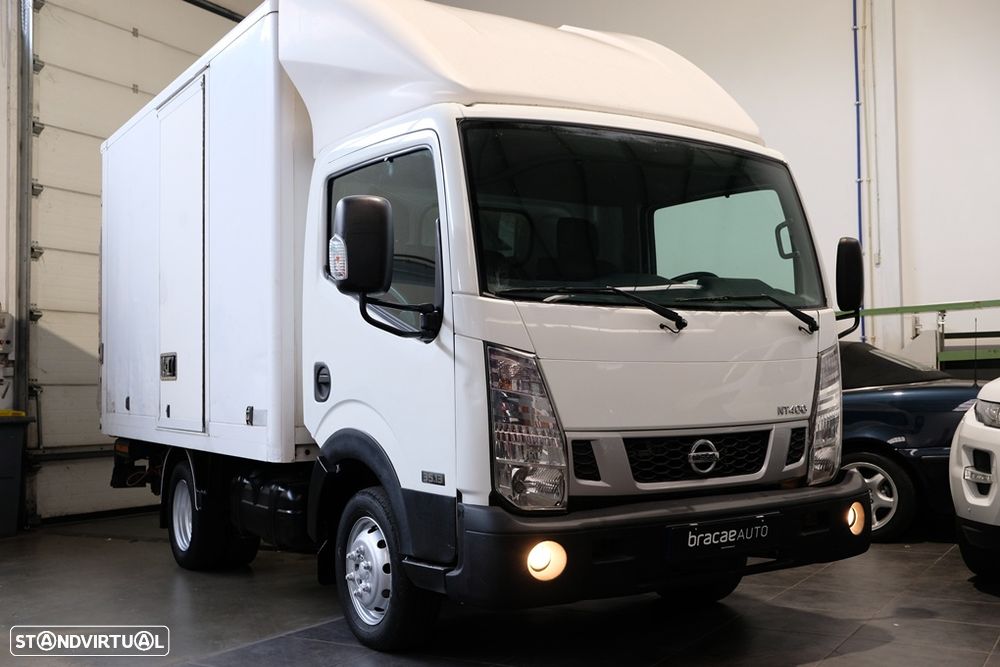Nissan Cabstar NT400 3.0DCI c/plataforma Dhollandia - 2