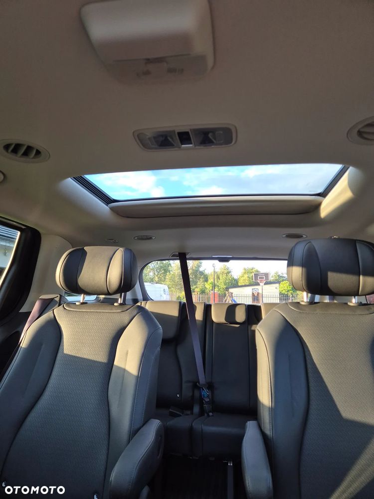 Kia Carnival - 9