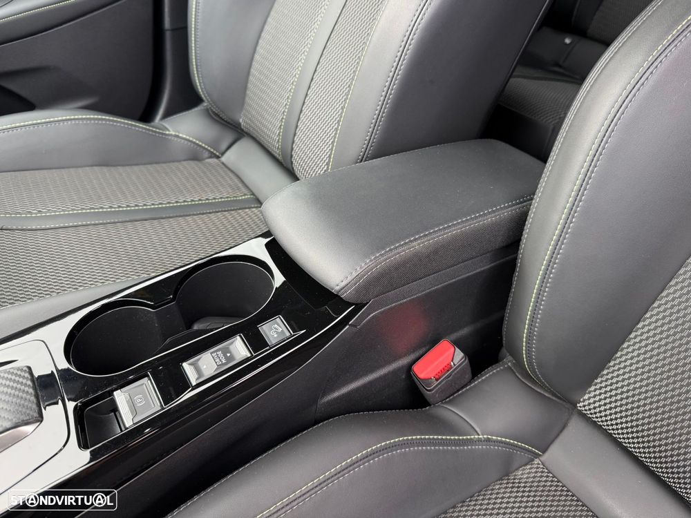 Peugeot 2008 1.2 PureTech GT EAT8 - 21