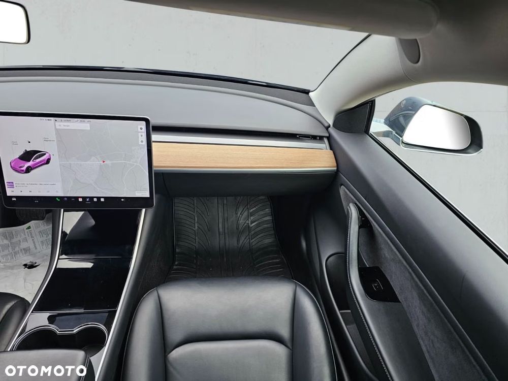 Tesla Model 3 - 8