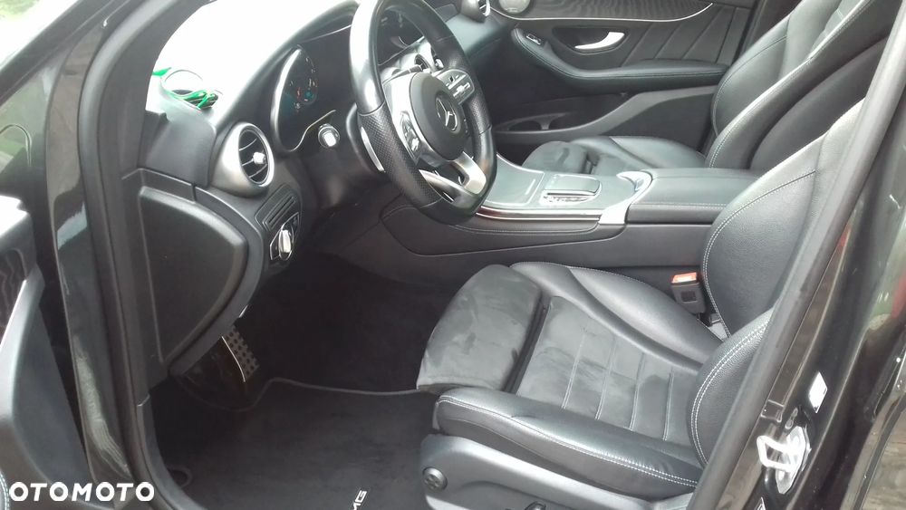 Mercedes-Benz GLC 300 4Matic 9G-TRONIC AMG Line - 12