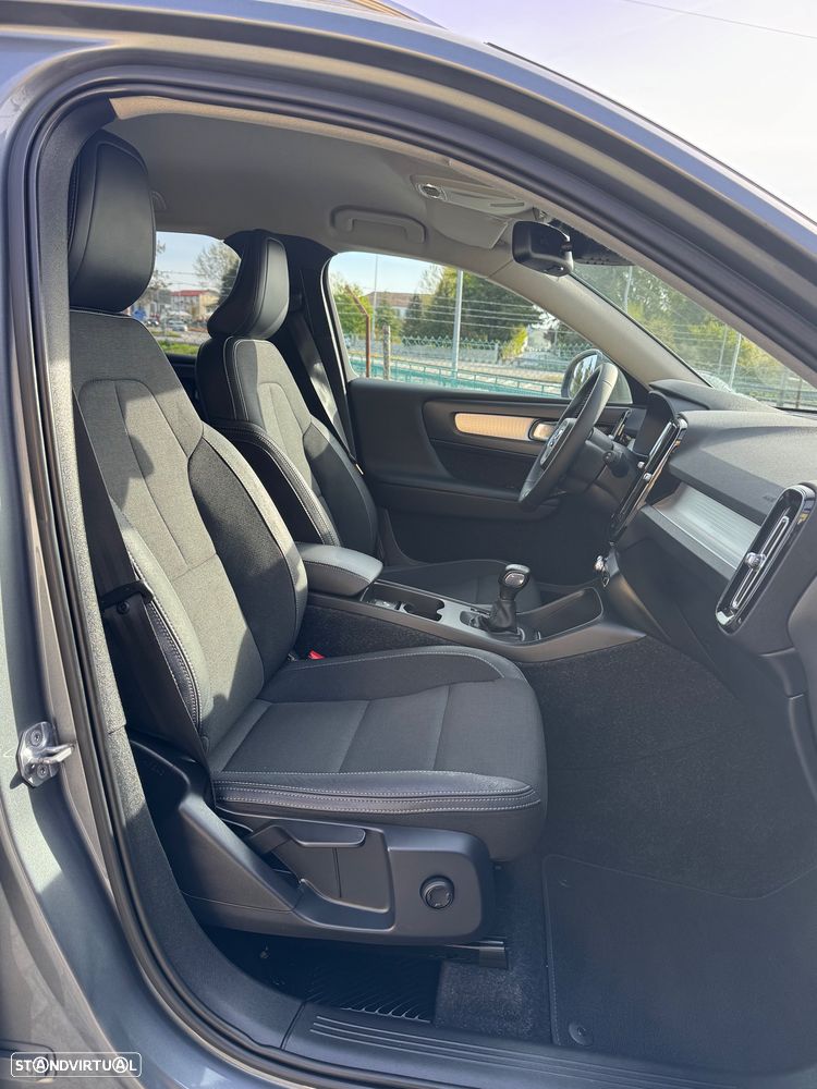 Volvo XC 40 2.0 D3 Momentum Plus - 24