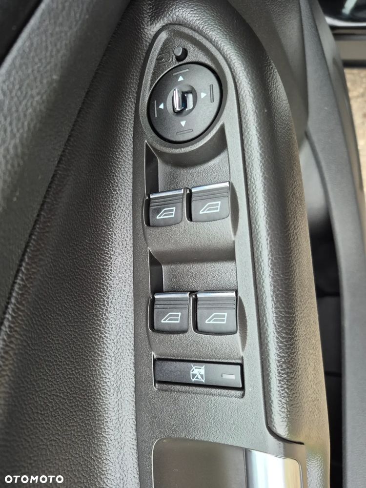 Ford Kuga 2.0 TDCi 2x4 Titanium - 12