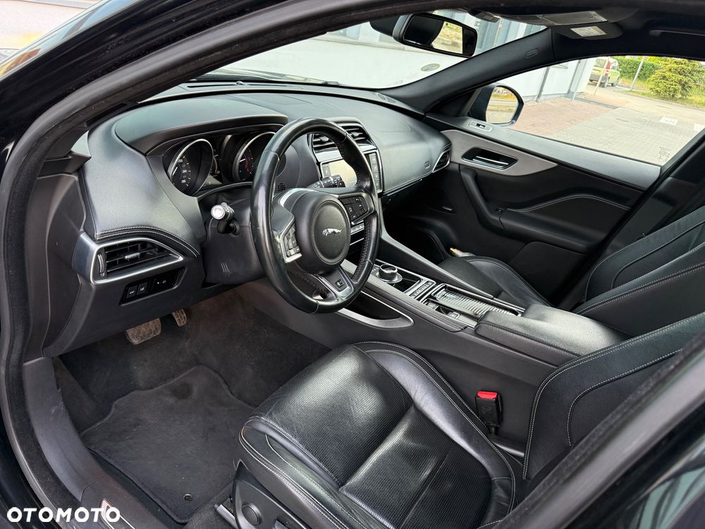 Jaguar F-Pace 20d AWD R-Sport - 11