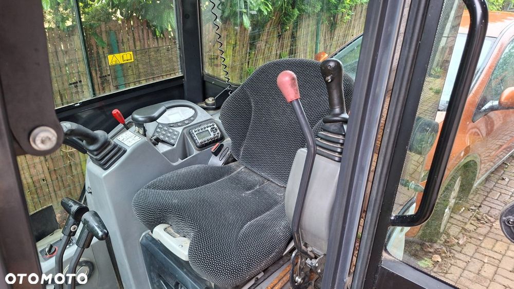 Bobcat E20 - 8