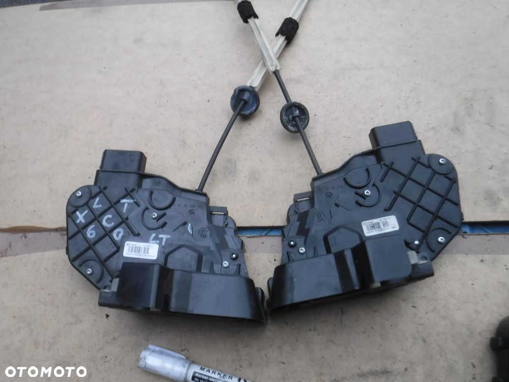 Volvo XC60 I zamek drzwi tyl lewy prawy 30799319 30799327 - 1