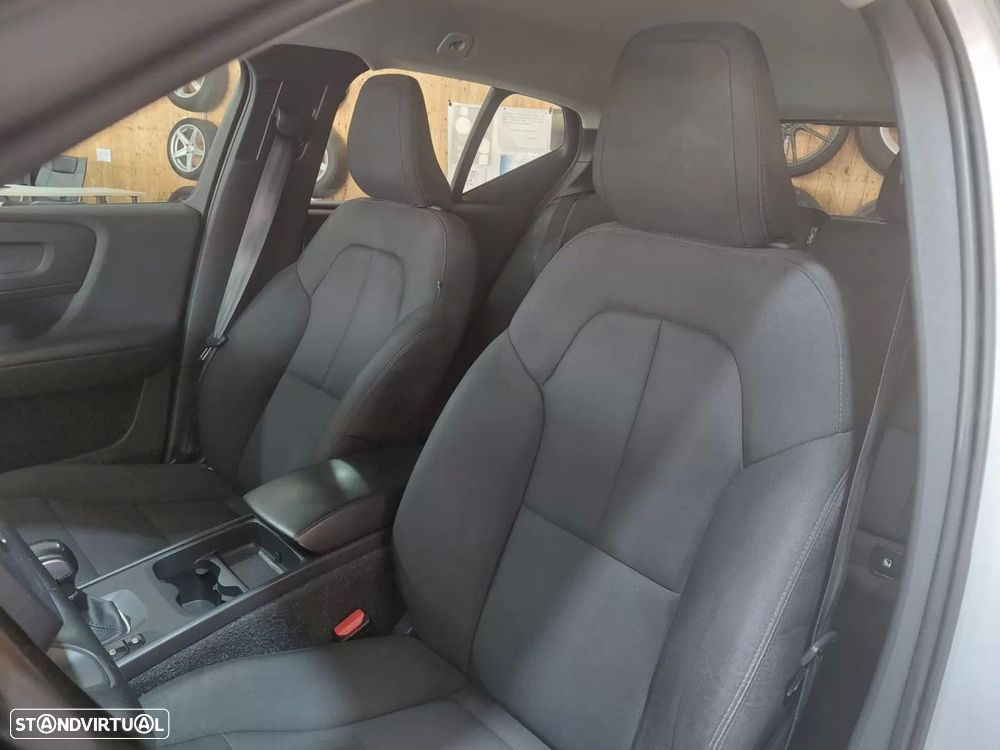 Volvo XC 40 1.5 T3 Momentum Tech Edition - 21