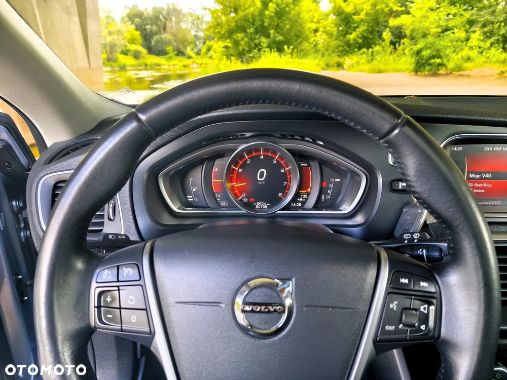 Volvo V40 T2 Drive-E Momentum - 27