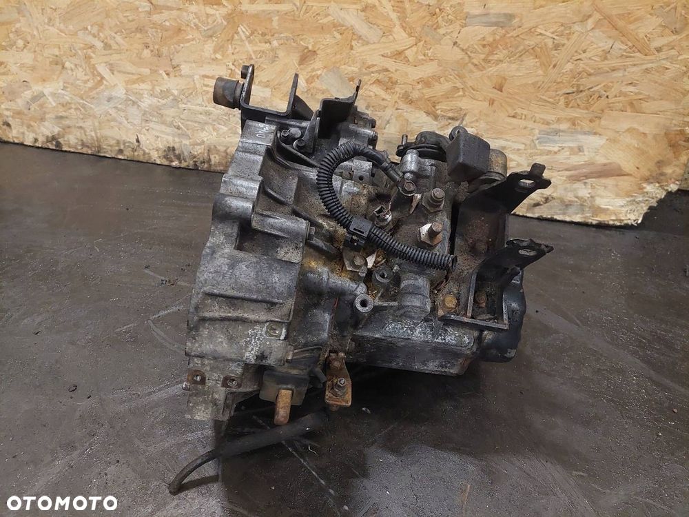 SKRZYNIA BIEGÓW TOYOTA COROLLA VERSO II 2.0 D4D - 4