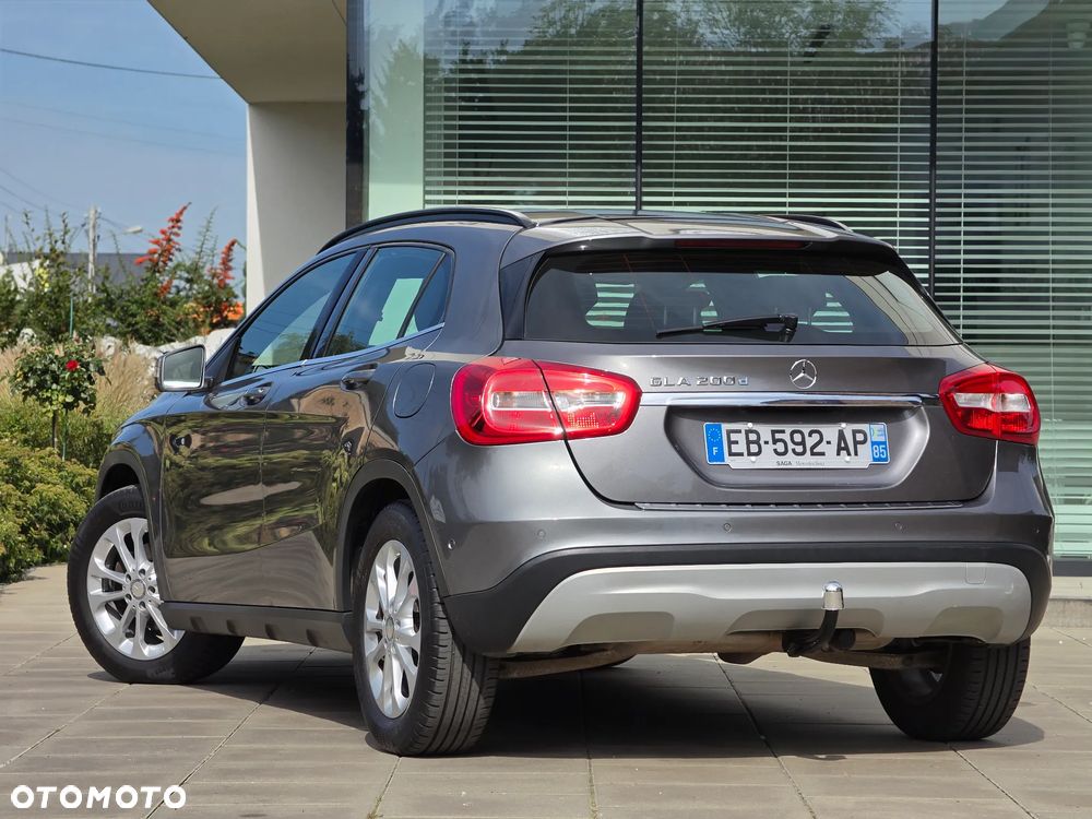 Mercedes-Benz GLA 200 d Activity Edition - 11