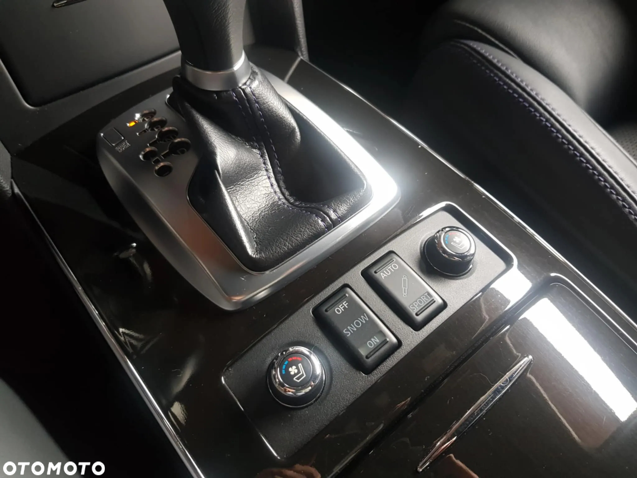 Infiniti QX70 - 21