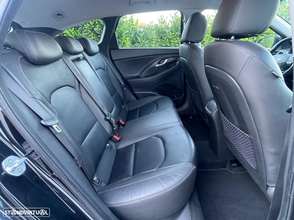 Hyundai i30 CW - 27