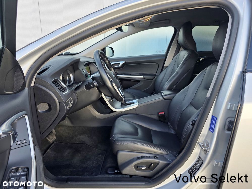 Volvo V60 Cross Country - 12