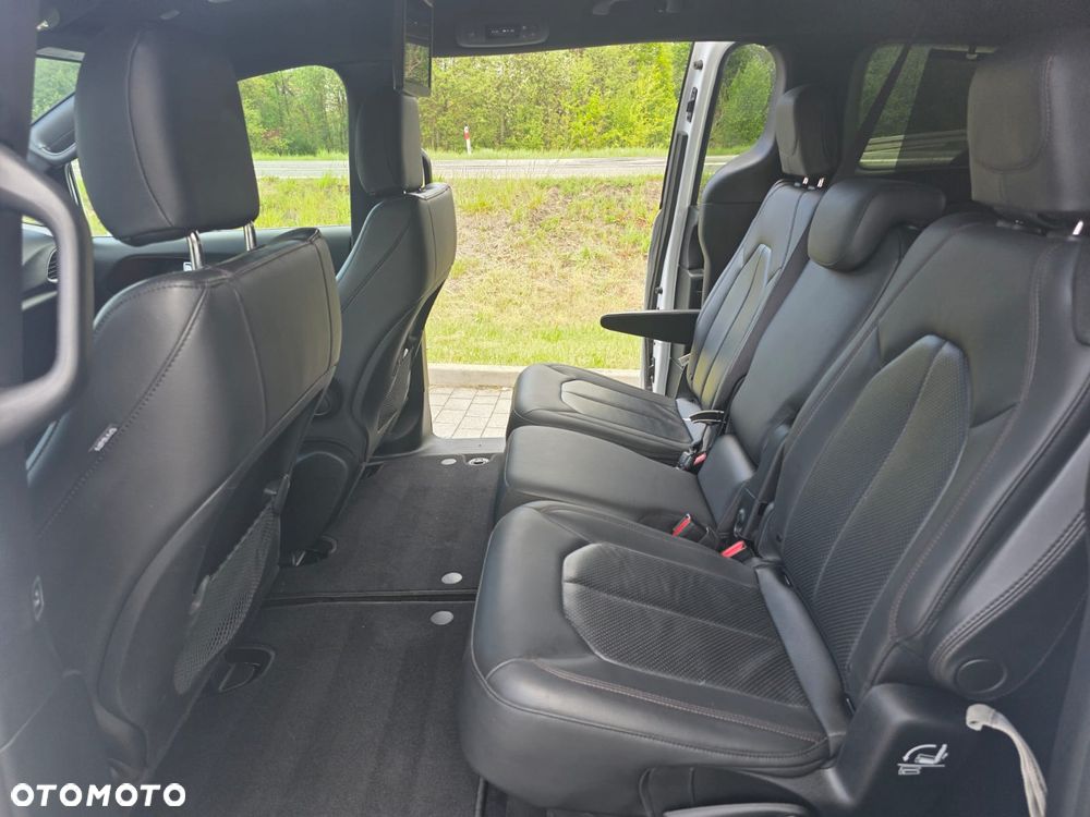 Chrysler Pacifica - 24