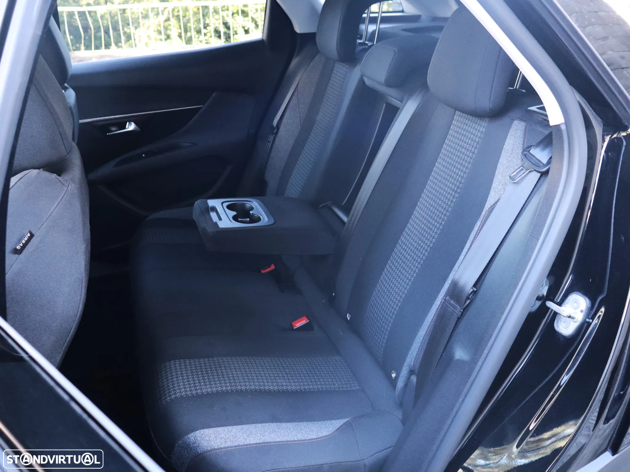 Peugeot 3008 1.5 BlueHDi Allure EAT8 - 33