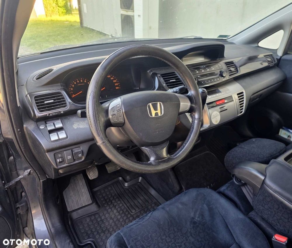 Honda FR-V - 4