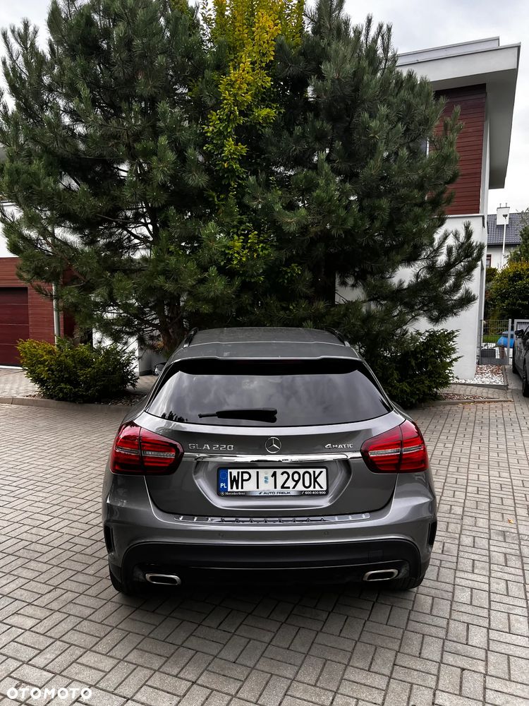 Mercedes-Benz GLA 220 4-Matic AMG Line - 12