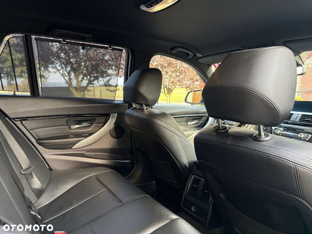 BMW Seria 3 320d xDrive Edition M Sport Shadow - 28