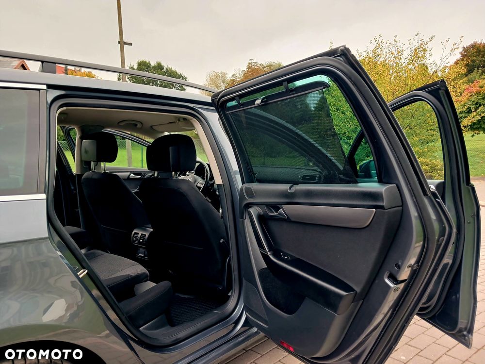 Volkswagen Passat - 32