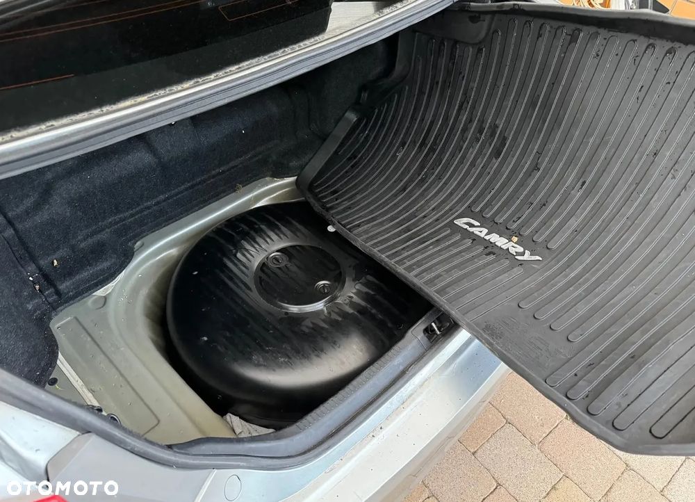 Toyota Camry - 10