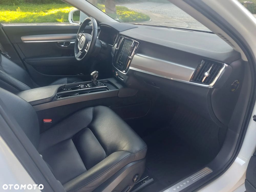 Volvo V90 D5 AWD Geartronic Momentum Pro - 23