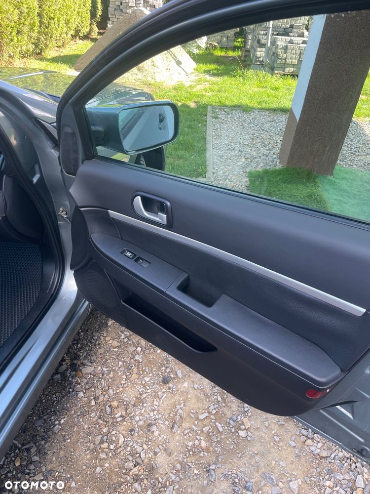 Mitsubishi Galant 2.4 ES - 12