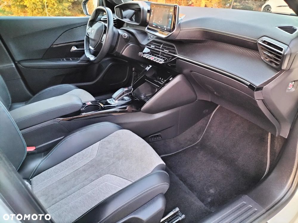 Peugeot 2008 136 GT - 16