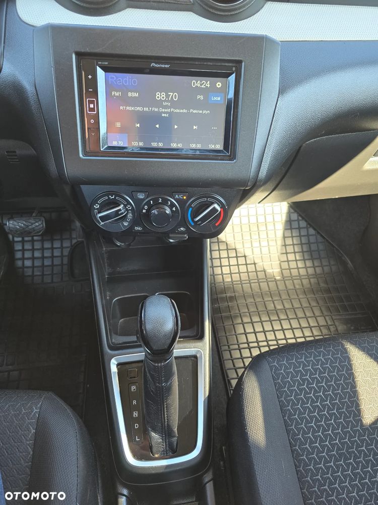 Suzuki Swift 1.2 Dualjet SHVS Premium CVT - 17