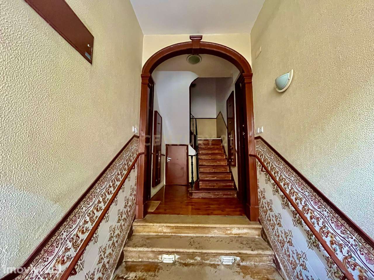 Um apartamento com alma lisboeta, história e enorme potencial no coraç - Grande imagem: 2/40