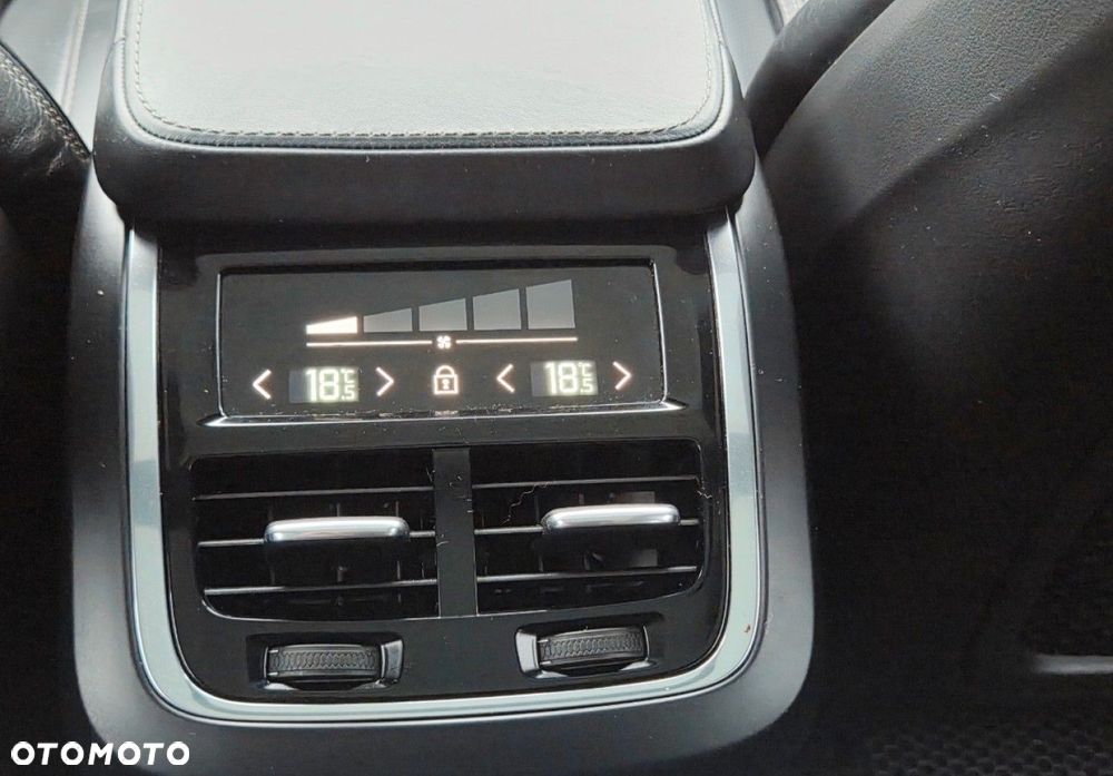 Volvo V90 Cross Country - 38