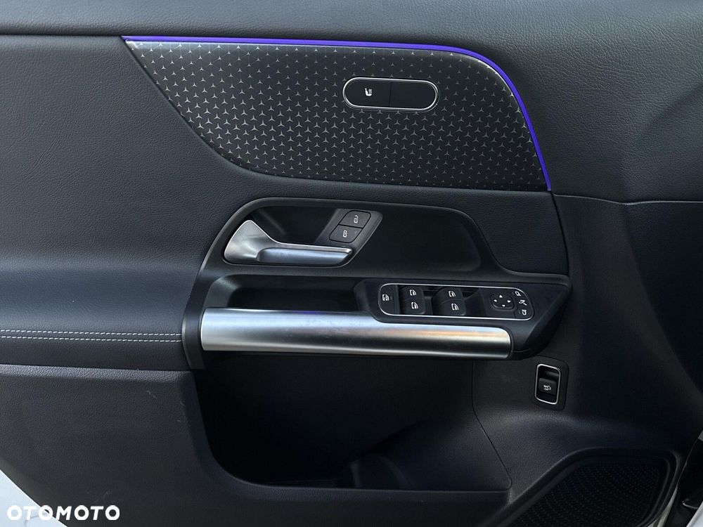 Mercedes-Benz GLA - 16