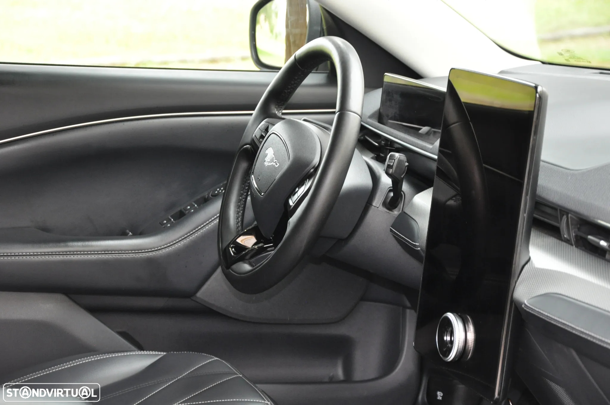 Ford Mustang Mach-E 75.7 kWh Premium AWD - 32