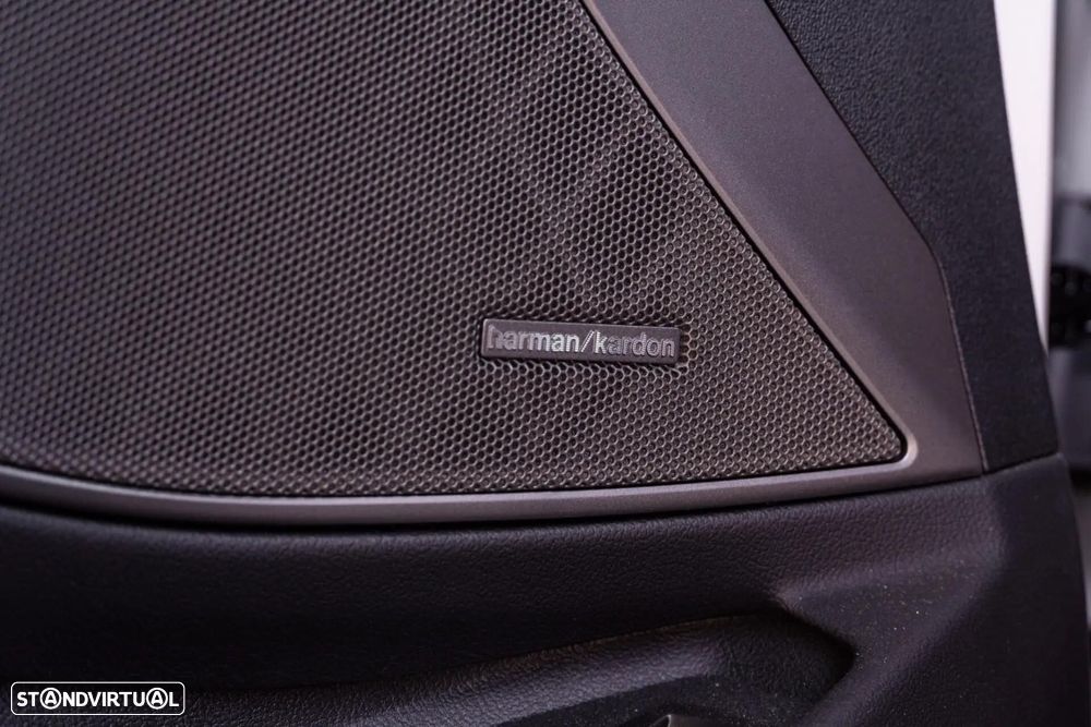 BMW 318 d Pack Desportivo M Pro Auto - 48
