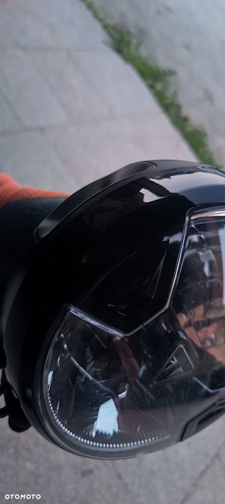 TRIUMPH TRIDENT 660 LAMPA PRZÓD REFLEKTOR - 10