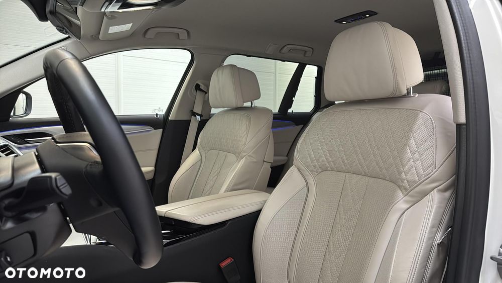 BMW Seria 5 520d xDrive - 13