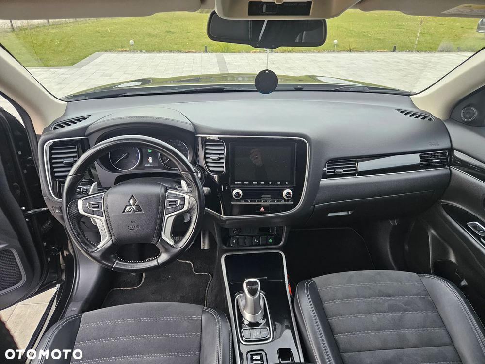 Mitsubishi Outlander 2.4 4WD Plus - 14