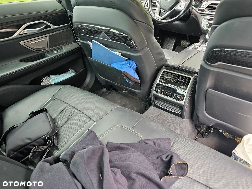 BMW Seria 7 740d xDrive mHEV - 18