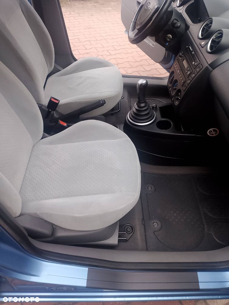 Ford Fiesta 1.4 Trend - 24